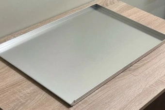 Новинка ИНВИ: алюминиевый противень с бортиком 45 градусов